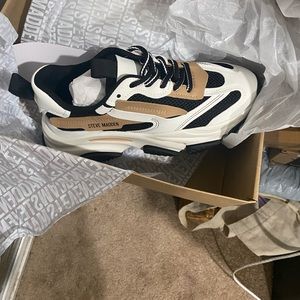 Size 8 Steve Madden sneakers
